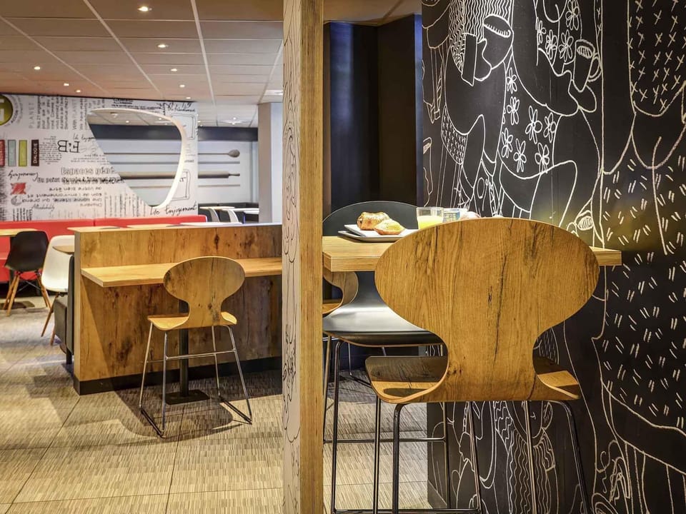 Daily continental breakfast (EUR 12 per person)