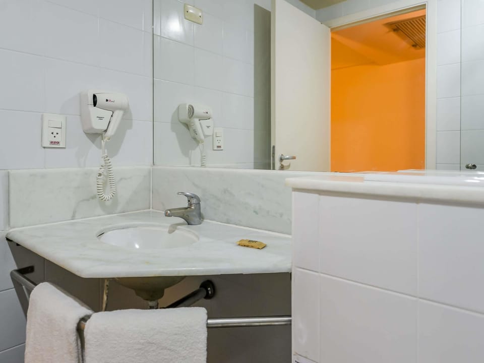 Minibar, in-room safe, desk, iron/ironing board