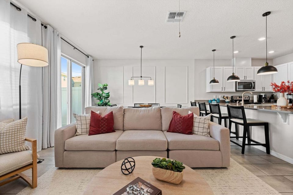 Stay Near Disney – Comfortable Vacation Rental Just 10 Minutes Away!