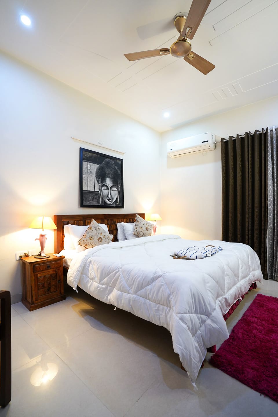 Luxury Triple Room | Hypo-allergenic bedding available, desk, soundproofing