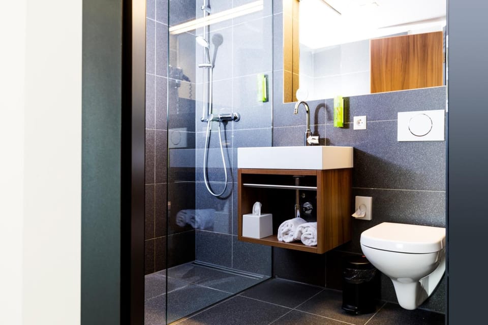 Shower, hair dryer, heated floors, towels