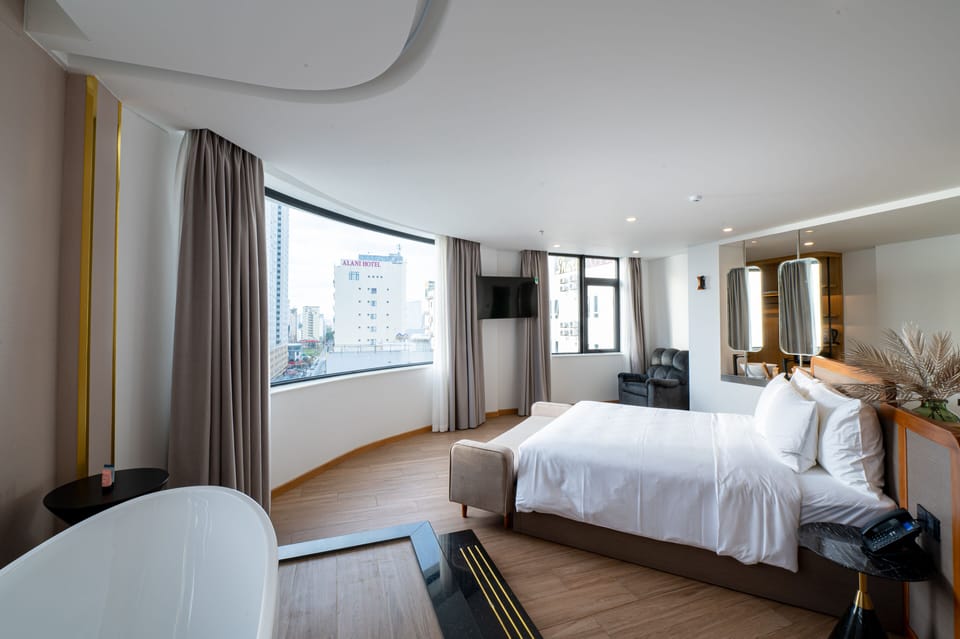 Panoramic Studio Suite, Ocean View | Hypo-allergenic bedding available, down comforters, in-room safe, desk