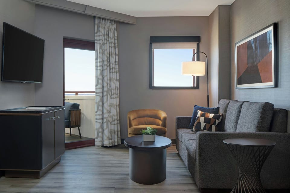 Suite, 1 Bedroom | Hypo-allergenic bedding, pillowtop beds, in-room safe, desk