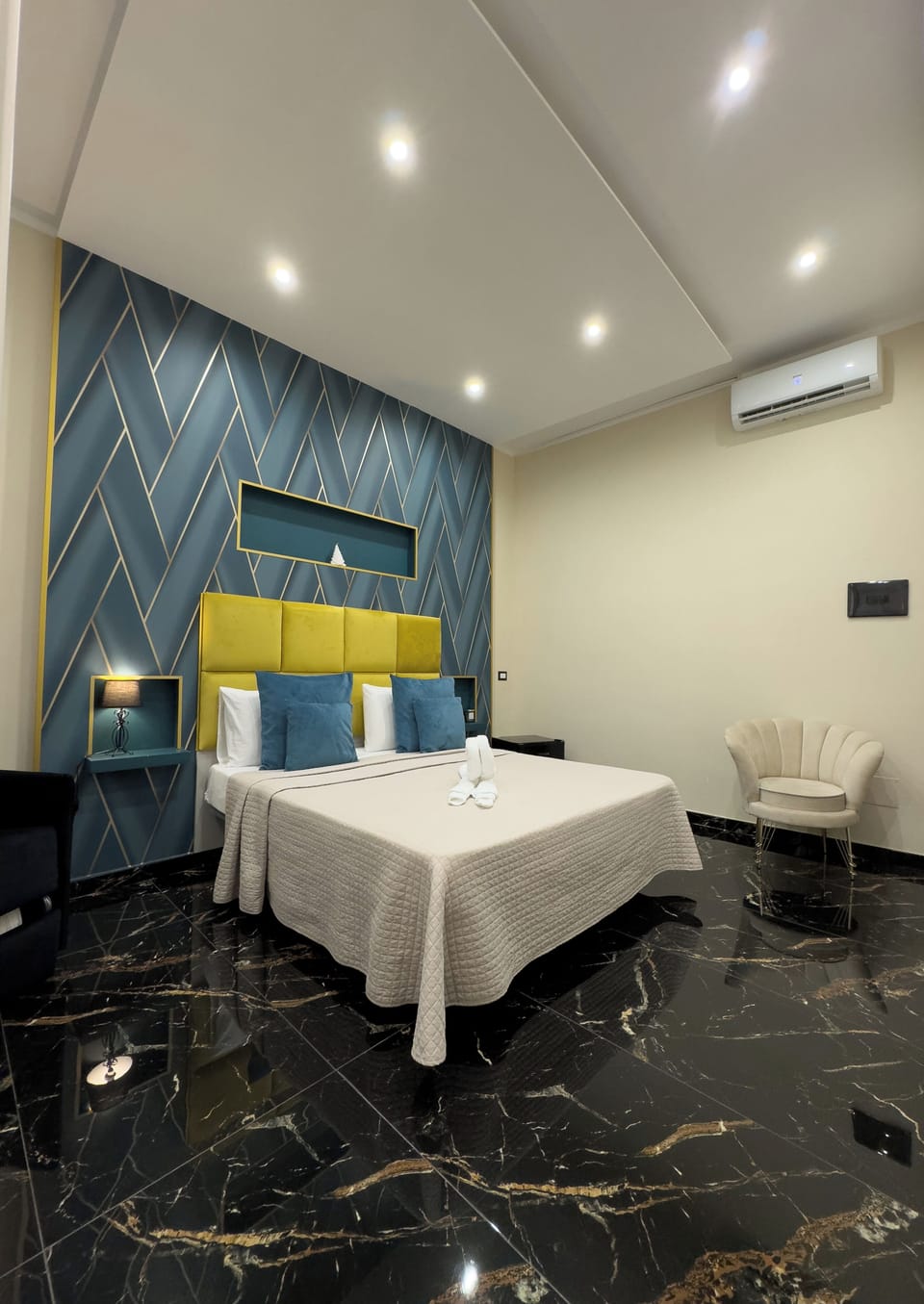 Room (Famiglia) | Premium bedding, Select Comfort beds, minibar, individually furnished