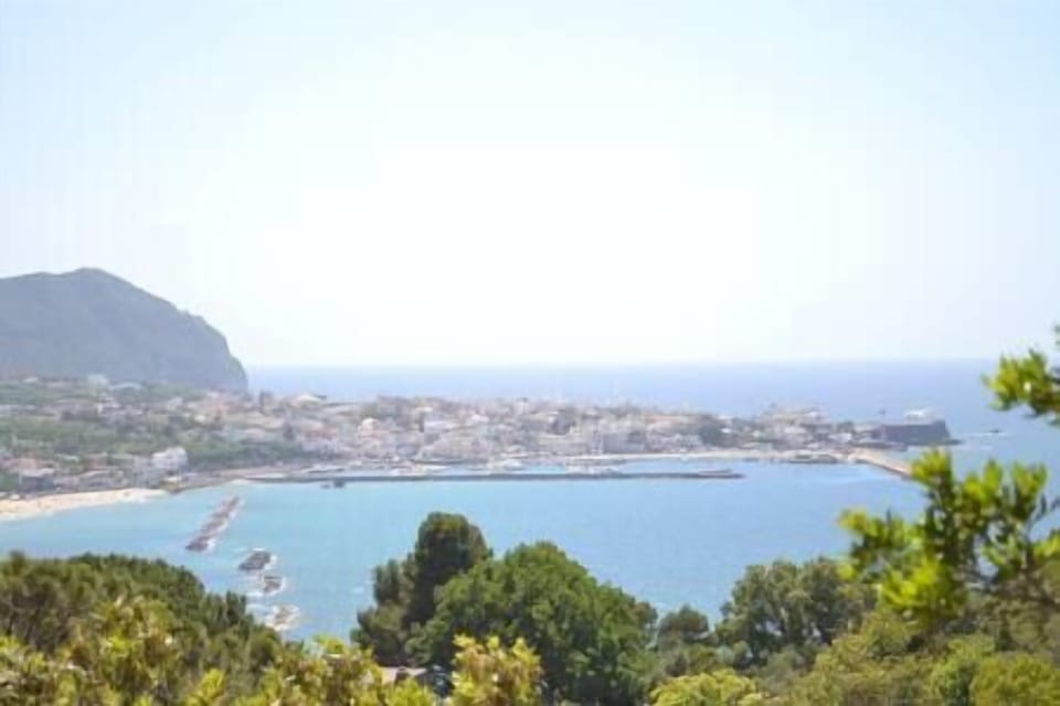 Vista panoramica dal belvedere della tenuta Baia di Forio