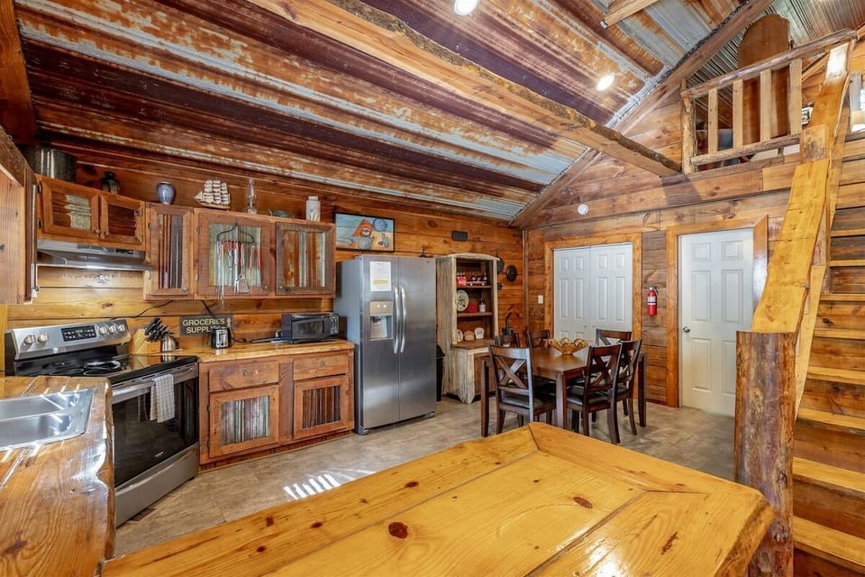 Cabin 1 - kitchen  dining
