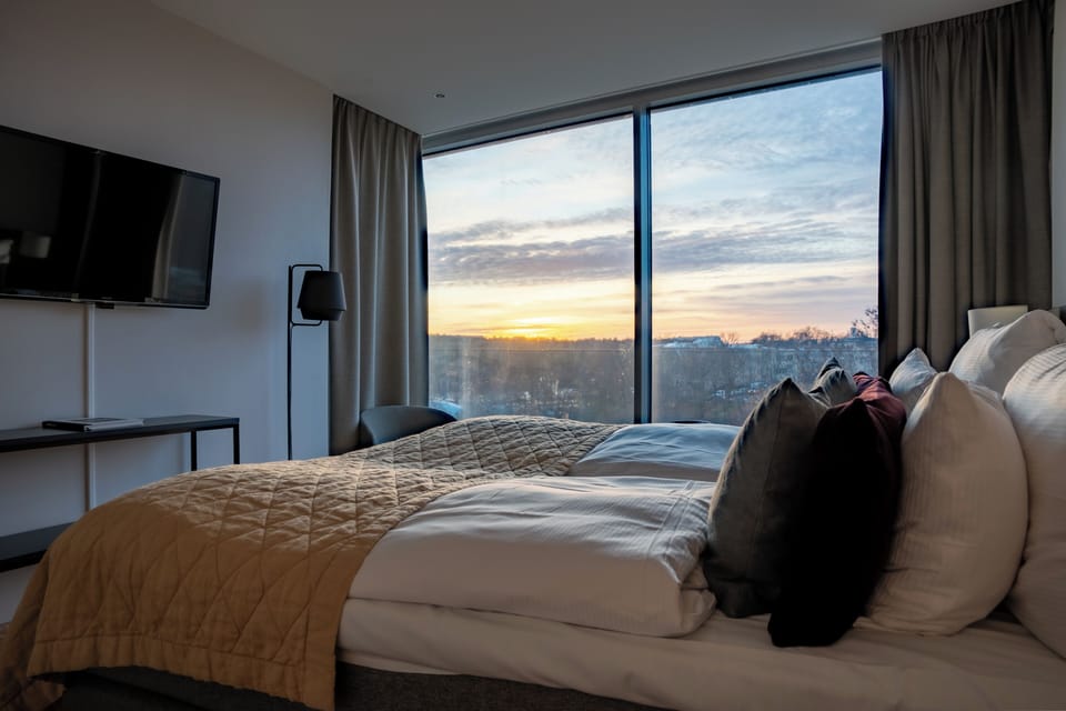 Deluxe Room | Minibar, desk, laptop workspace, iron/ironing board