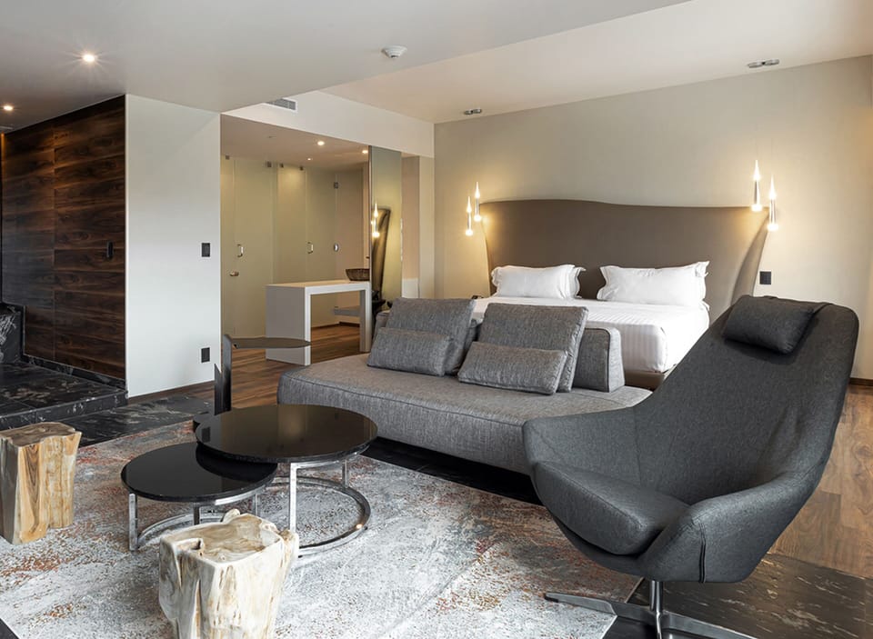 Superior Suite, Hot Tub | Premium bedding, pillowtop beds, in-room safe, desk
