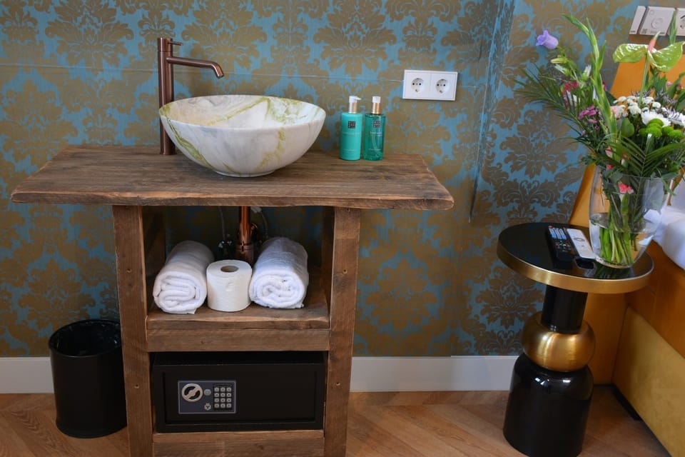 Design Double Room | Egyptian cotton sheets, premium bedding, memory foam beds, free WiFi