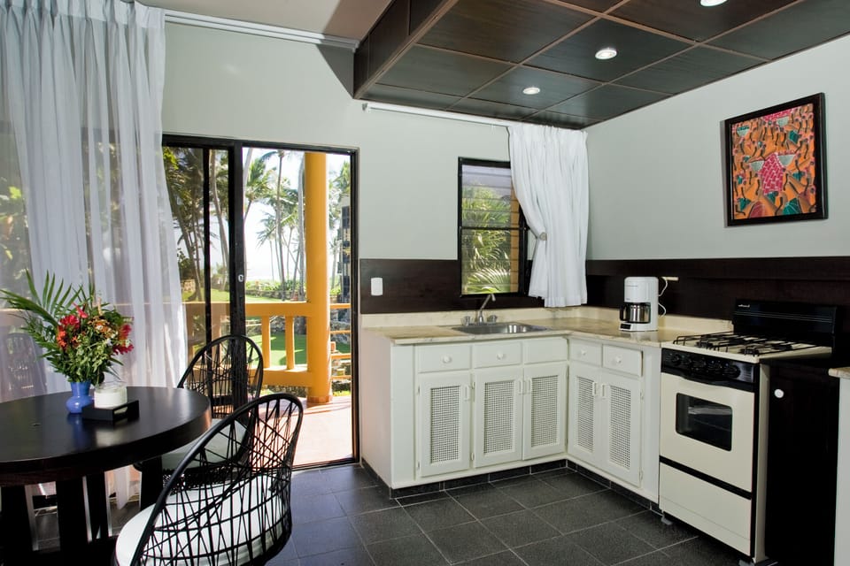 Deluxe Suite, 1 Bedroom, Balcony | Private kitchen