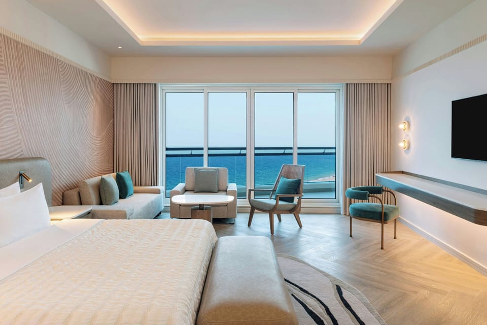 Executive Suite, 1 Bedroom | Premium bedding, pillowtop beds, minibar, in-room safe