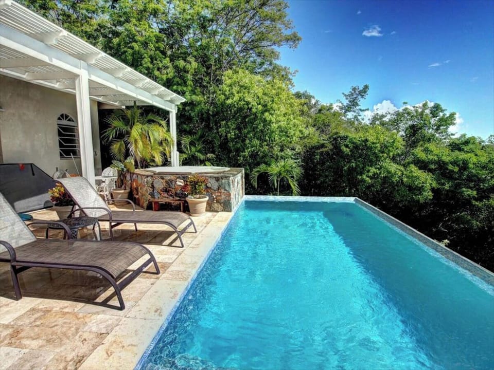 Your 10ft x 30ft pool enjoys all day sun, perfect for working on your tan or just floating the day away under the blue sky