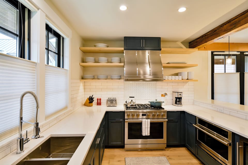 Gourmet Kitchen - Gourmet Kitchen with 6-burner Monogram gas range, undercounter Monogram microwave/speedcook oven, professional knives, Le Creuset Dutch oven and more