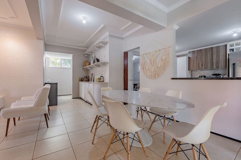 Basic Chalet | Dining
