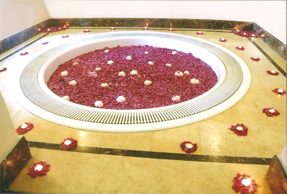 Couples treatment rooms, body treatments, deep-tissue massages