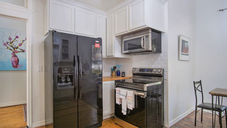 full kitchen with refrigerator, microwave, oven, dishwasher, etc