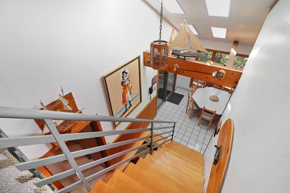 Stais to Kitchen