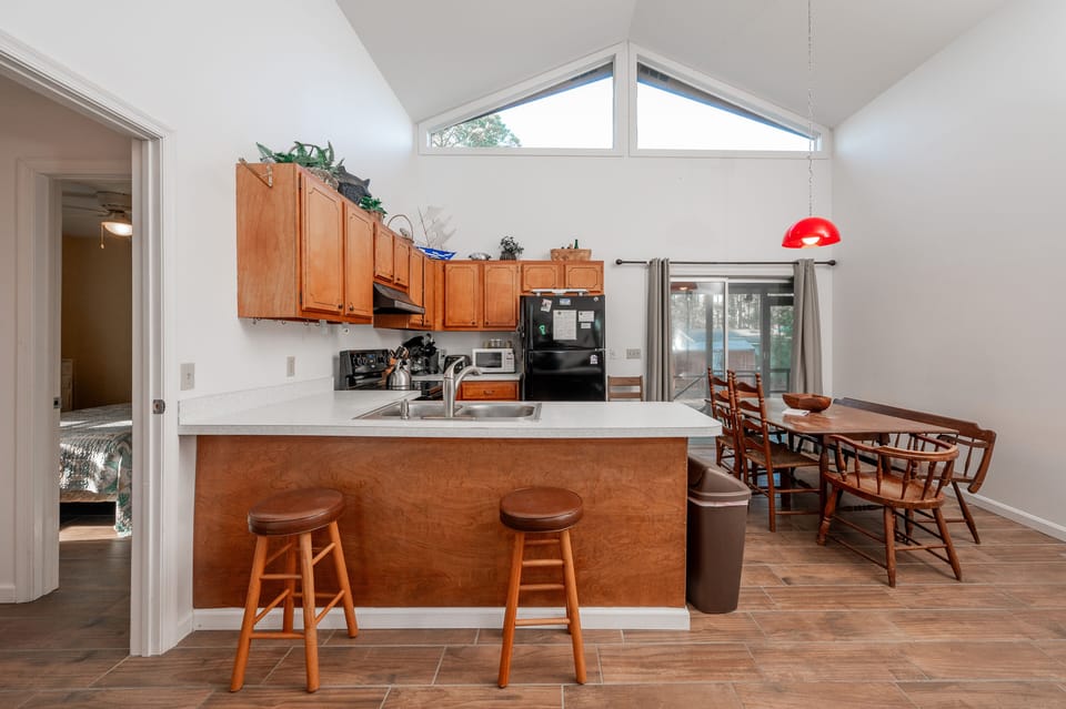 Kitchen / Dining Area