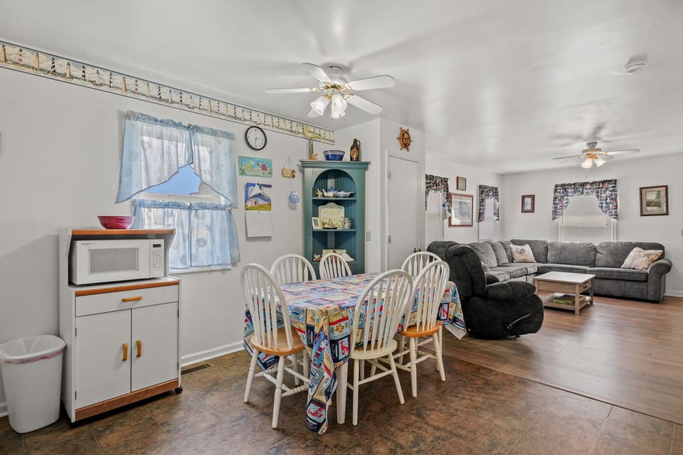 Kitchen / Dining Table