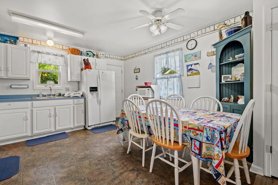 Kitchen / Dining Table