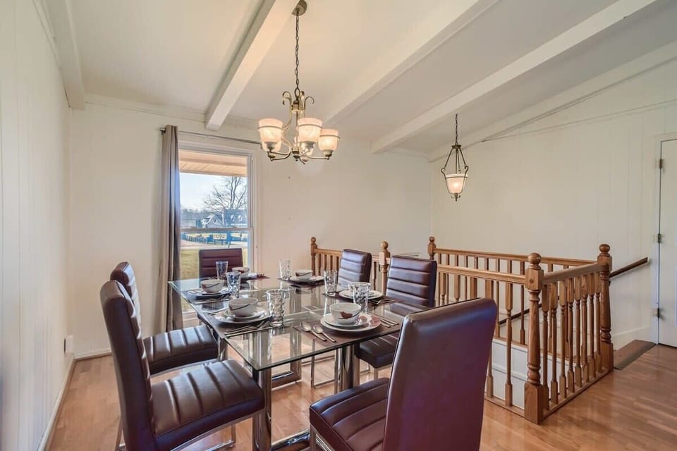 Have breakfast, lunch, and dinner in our beautiful 6-person dining area. The dining table was built right here in Franklin, TN.