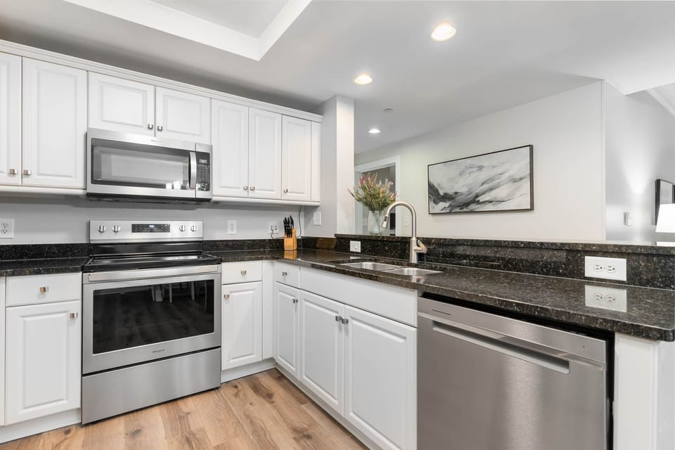 Condo, 3 Bedrooms | Private kitchen | Coffee/tea maker, fridge, oven, toaster