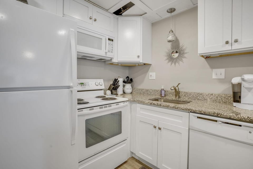 Condo, 2 Bedrooms | Private kitchen | Coffee/tea maker, fridge, toaster