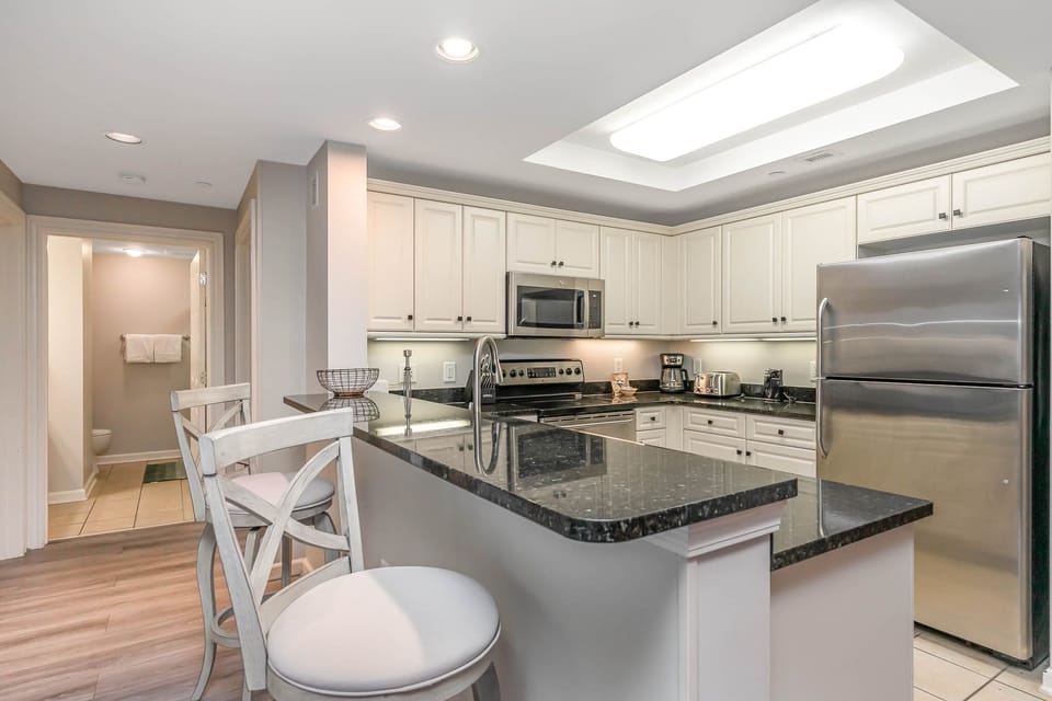 Condo, 3 Bedrooms | Private kitchen | Coffee/tea maker, fridge, oven, toaster