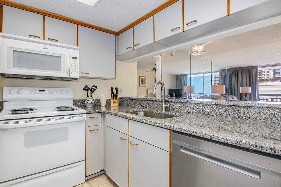 Condo, 2 Bedrooms | Private kitchen | Coffee/tea maker, fridge, oven, toaster