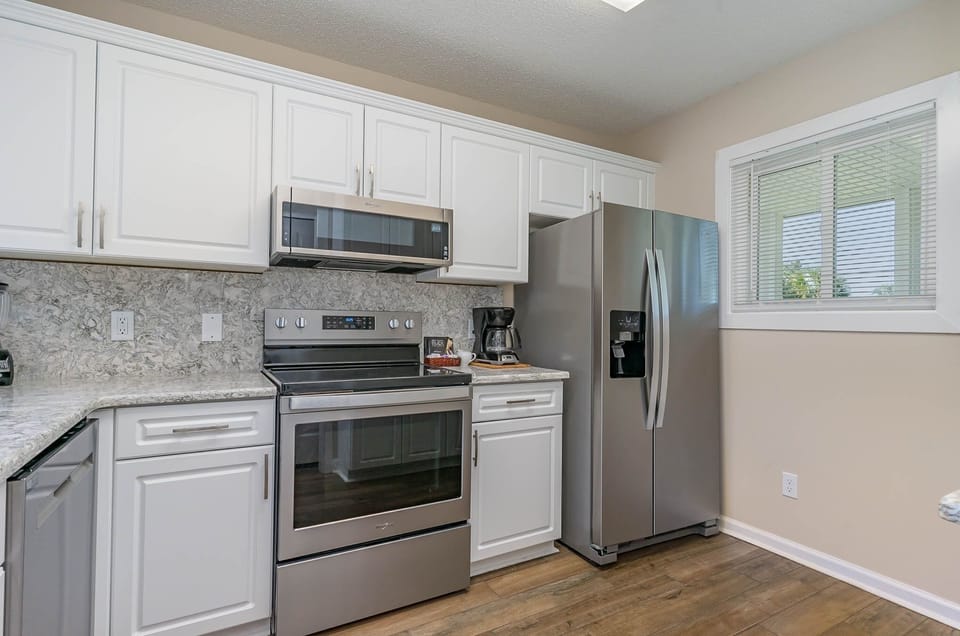 Villa, 4 Bedrooms | Private kitchen | Coffee/tea maker, fridge, oven, toaster