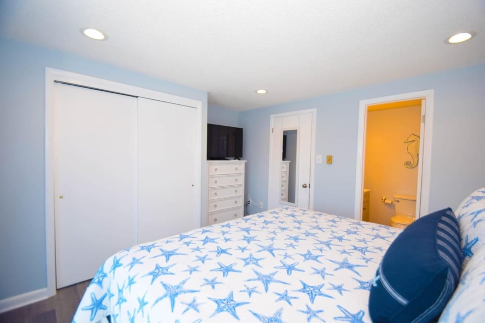 Townhome, 2 Bedrooms | 2 bedrooms, iron/ironing board, WiFi (free)