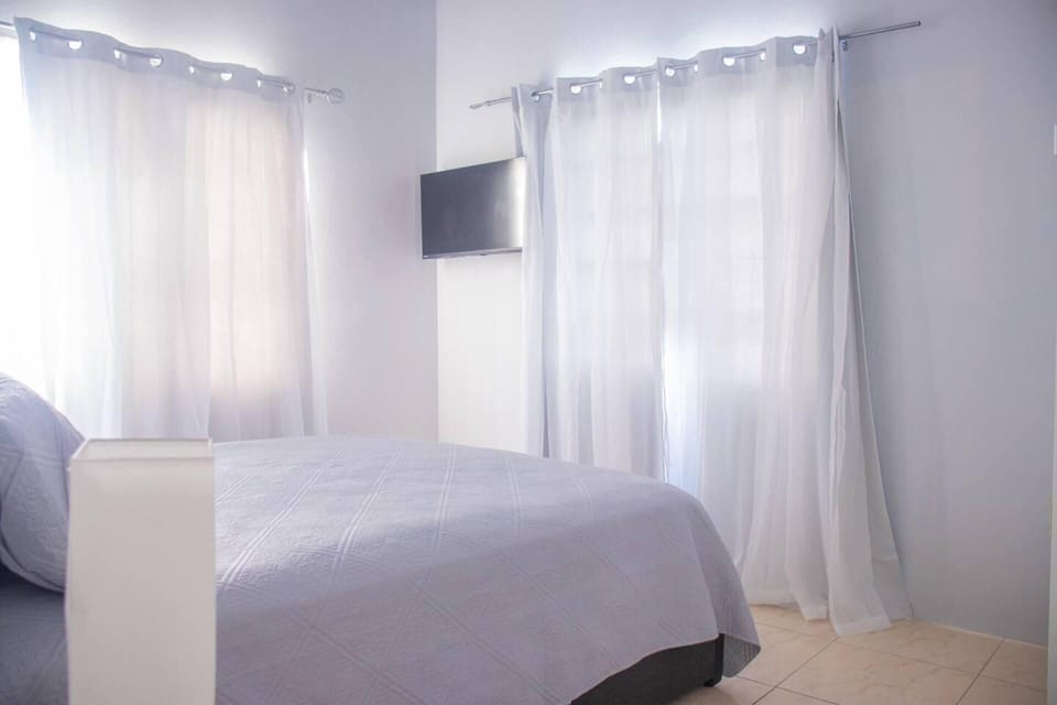 Apt 2 Stylish 2 bed Cosy and Comfortable Apartment in Saint Mary, Antigua and Barbuda