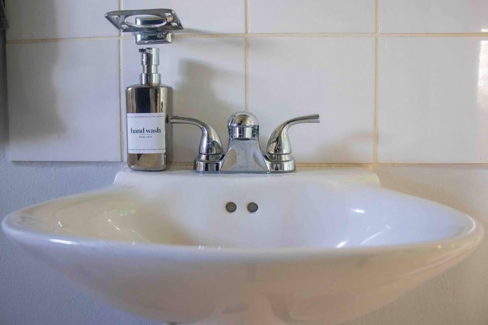 Apt 2 Stylish 2 bed Cosy and Comfortable Apartment in Saint Mary, Antigua and Barbuda