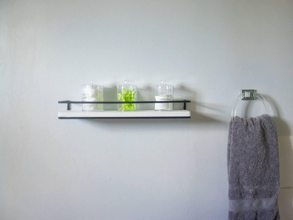 Apartment | Bathroom | Shower, hair dryer, towels