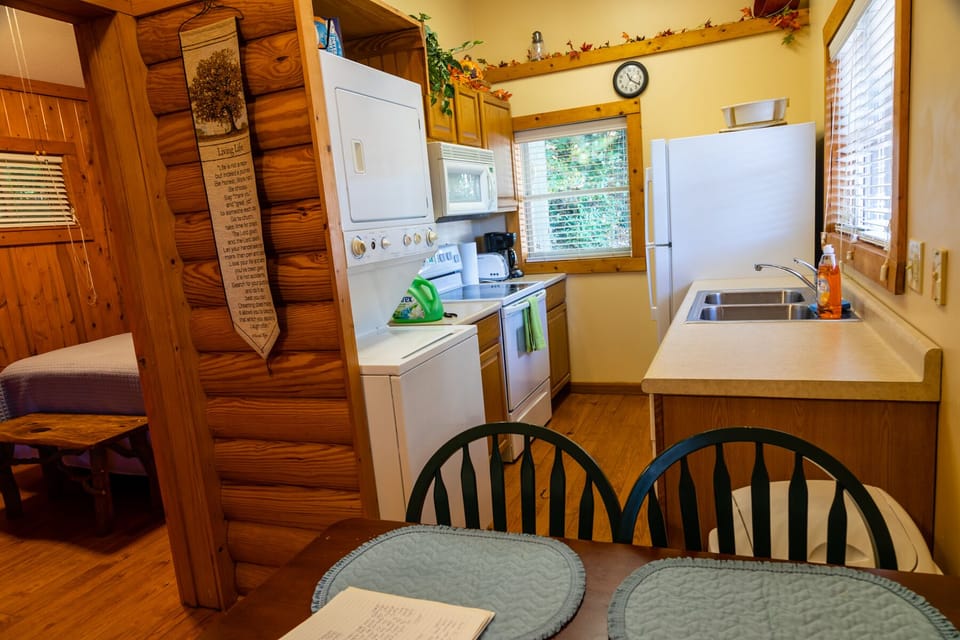 The Mountain View Cottage 2 BedRm 2 Bath | Private kitchen | Mini-fridge, coffee/tea maker, toaster, cleaning supplies