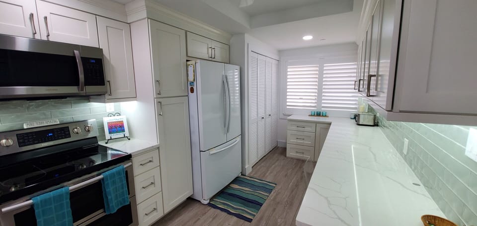 Buttonwood Cove 104B kitchen