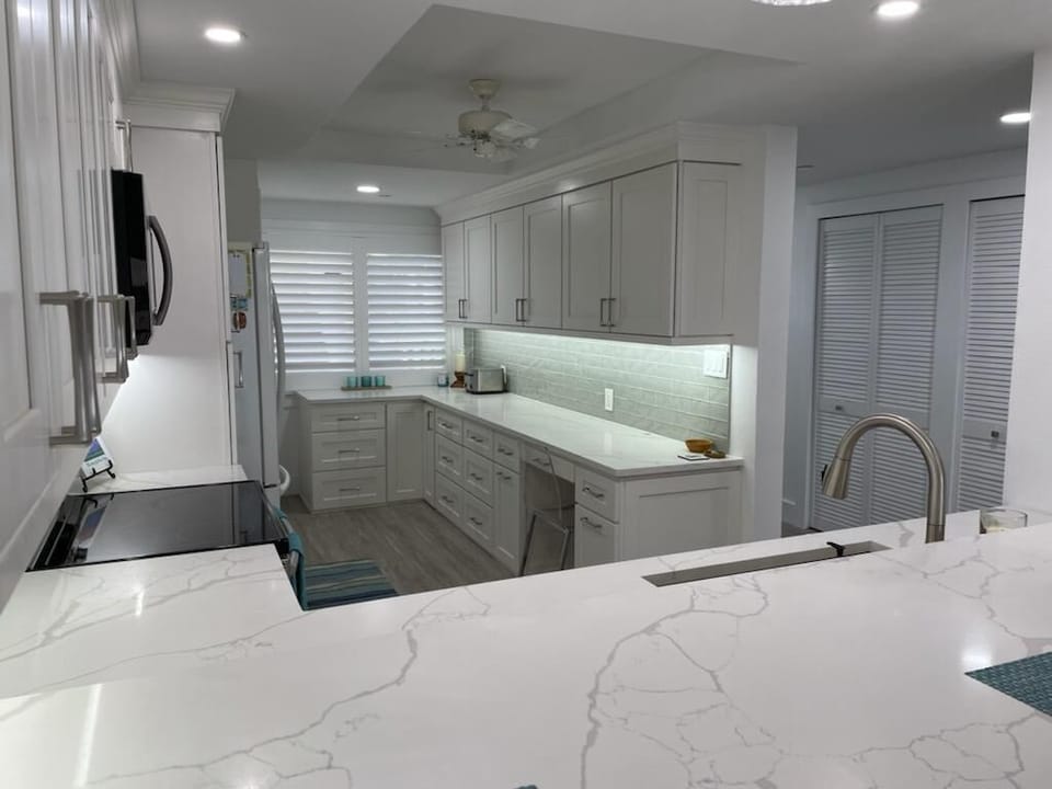 Buttonwood Cove 104B kitchen