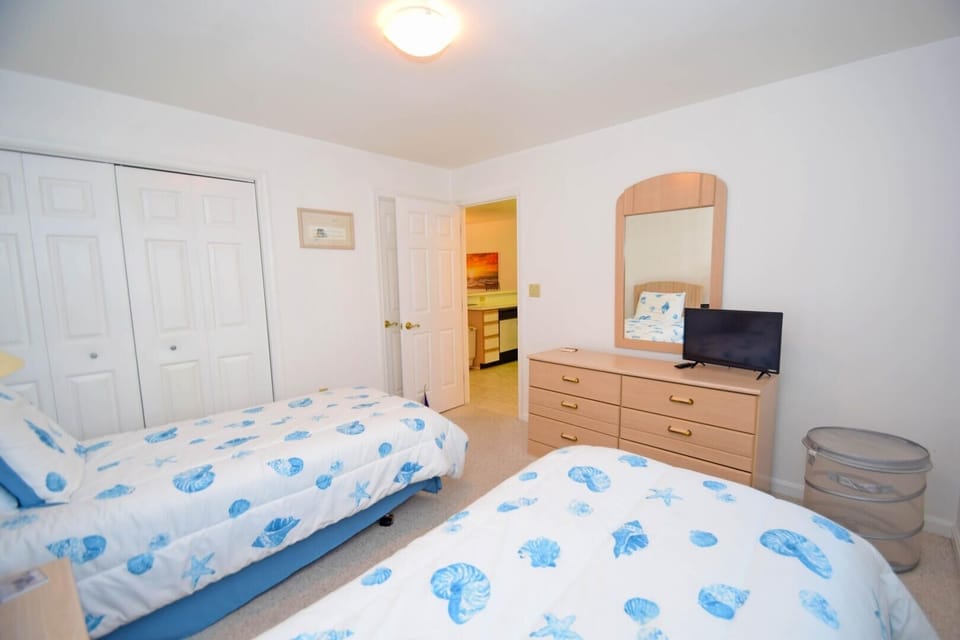 Condo, 2 Bedrooms | 2 bedrooms, iron/ironing board, WiFi (free)