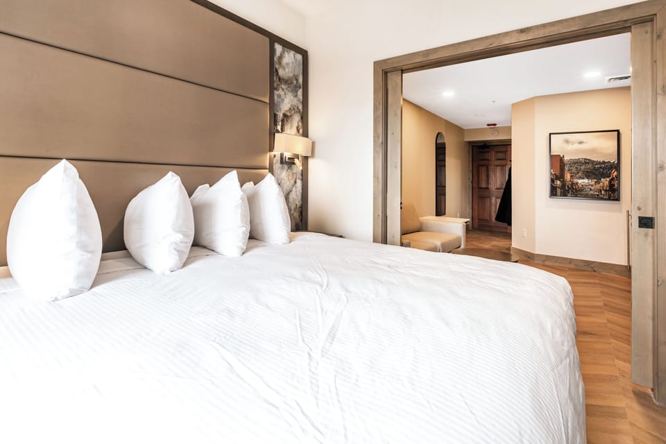 Bedroom 2 with 1 King Bed