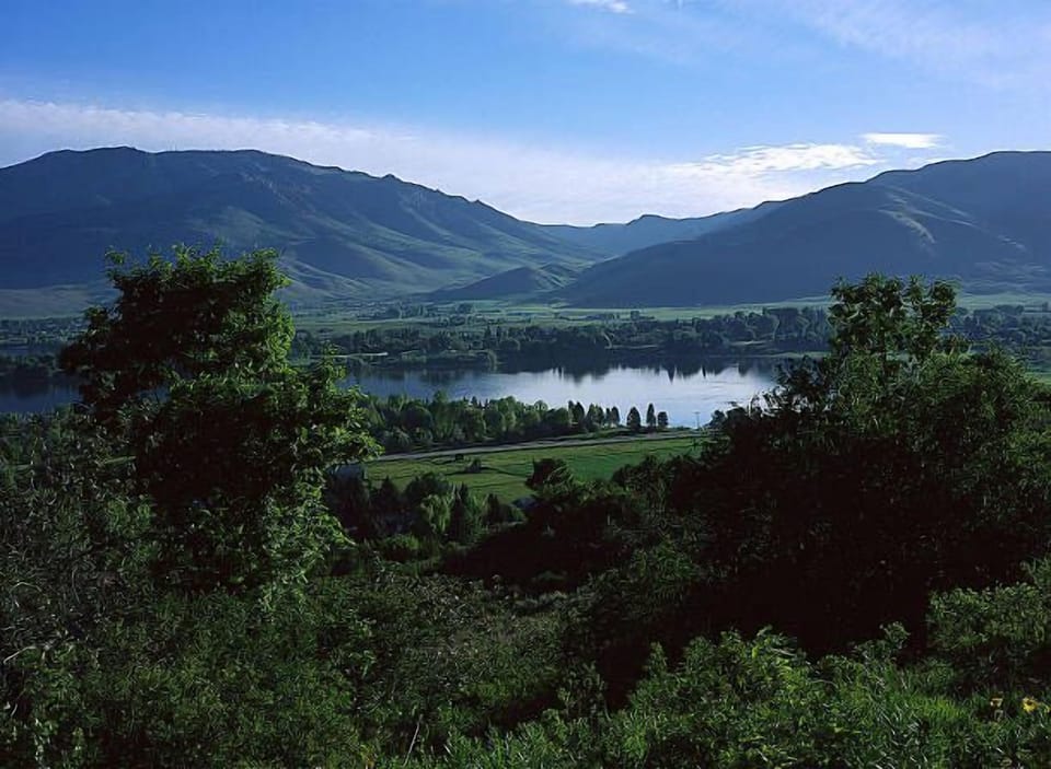 Pineview reservoir awaits for boating, skiing and kayaking, playing on the beach