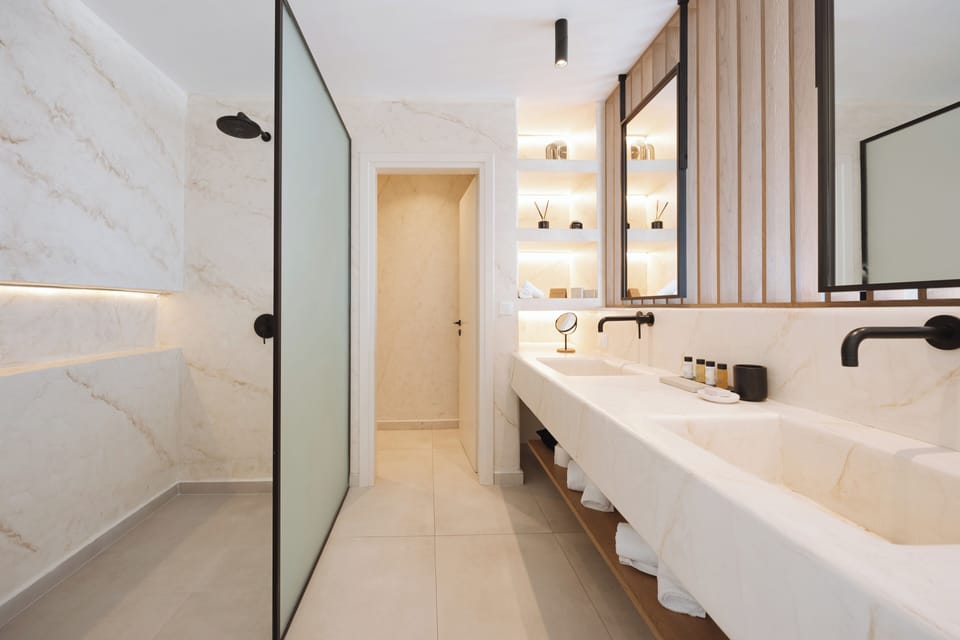 Shower, free toiletries, hair dryer, bathrobes
