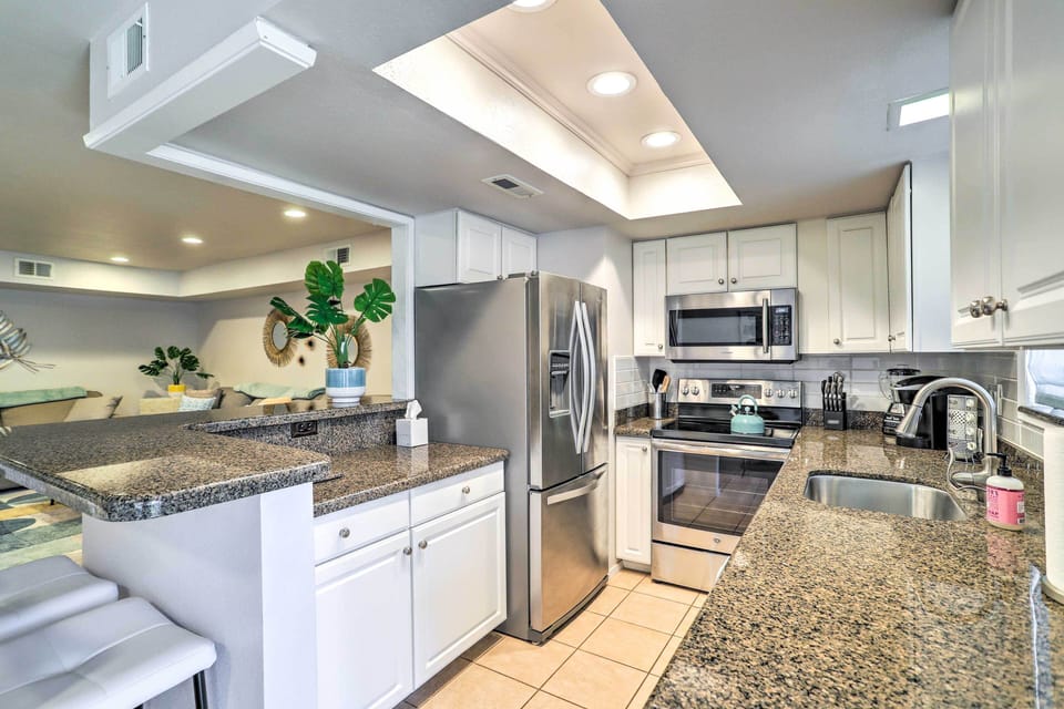Kitchen | Equipped w/ Cooking Essentials