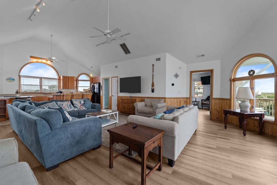 Open Living Space with Plenty of Cozy Seating