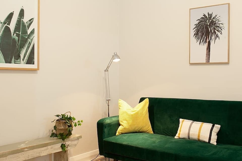 2nd living/tv room with double sized sofa bed 