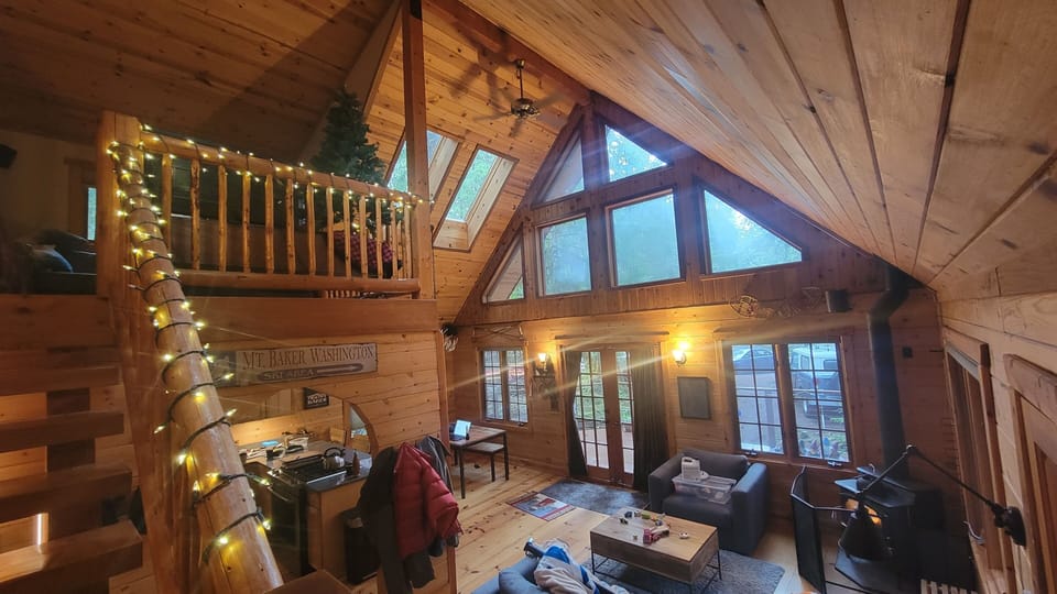great room.......15 windows facing N, S, W!!!!