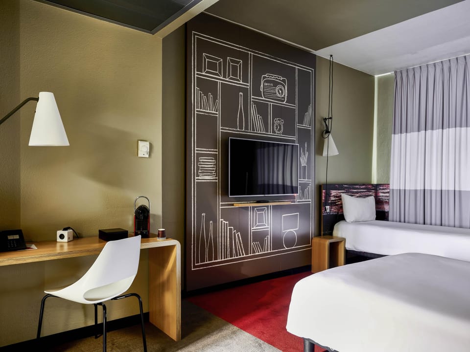 Premium Triple Room | In-room safe, individually furnished, desk, laptop workspace