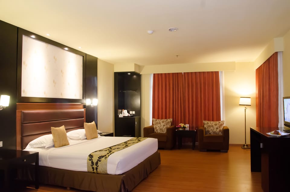 In-room safe, desk, free WiFi, bed sheets