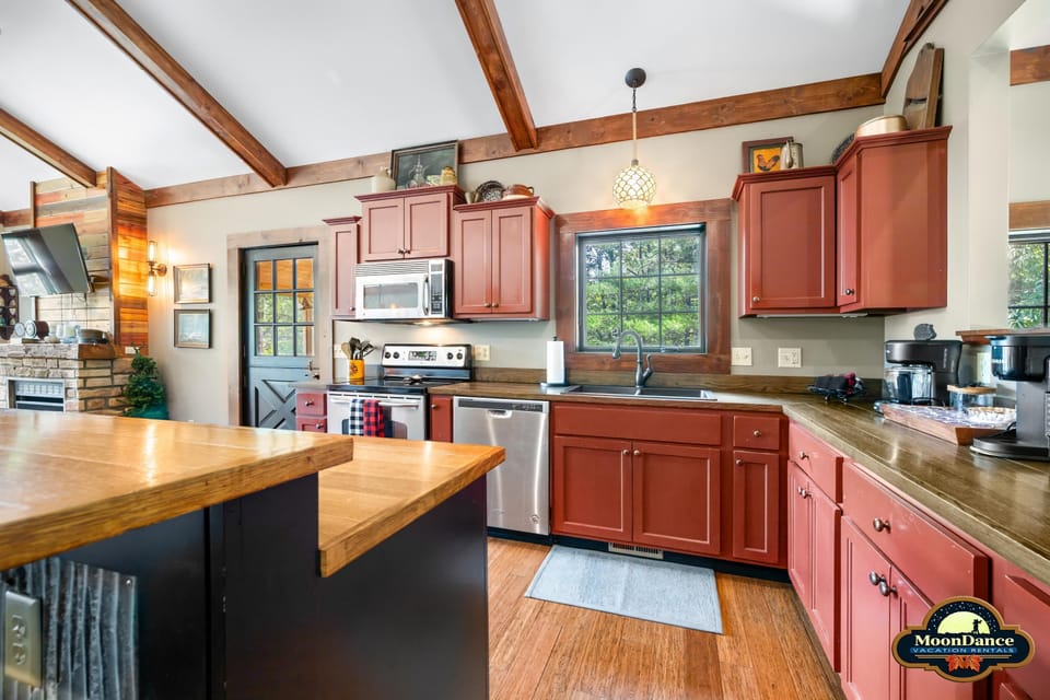 Gourmet kitchen, perfect for preparing big meals