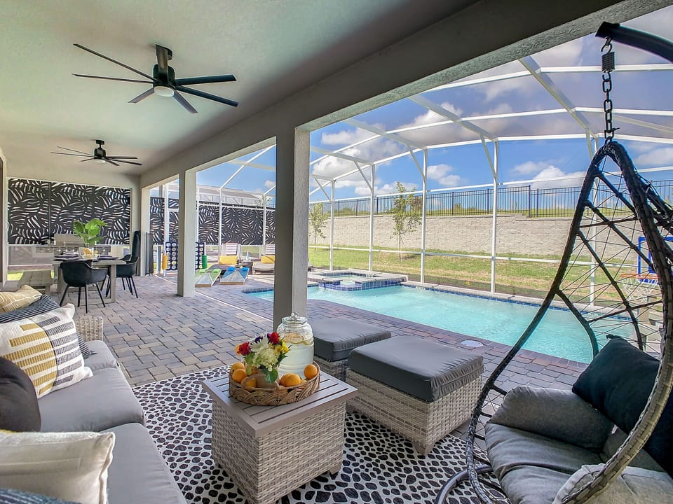 West Facing Lanai And Heated Pool And Spa (Heating is $30/Day)