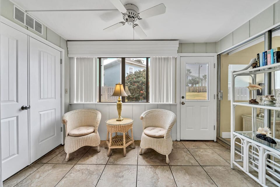 Open Florida Room Off of Living Room